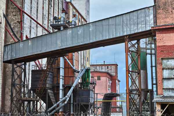 Sugar mill lubrication solution to protect brushings and gears