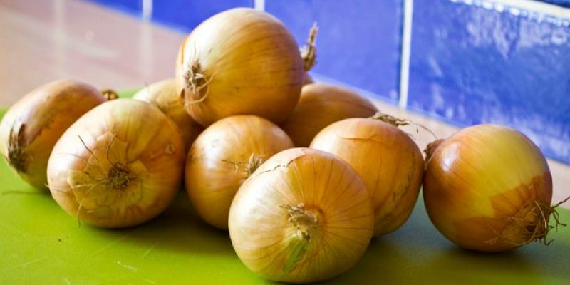 Smuggled produce dampen farmers
